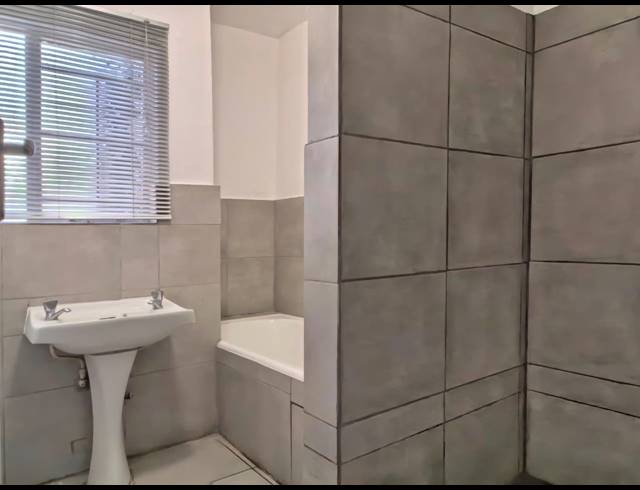 3 BEDROOM APARTMENT FOR SALE IN WINDSOR WEST